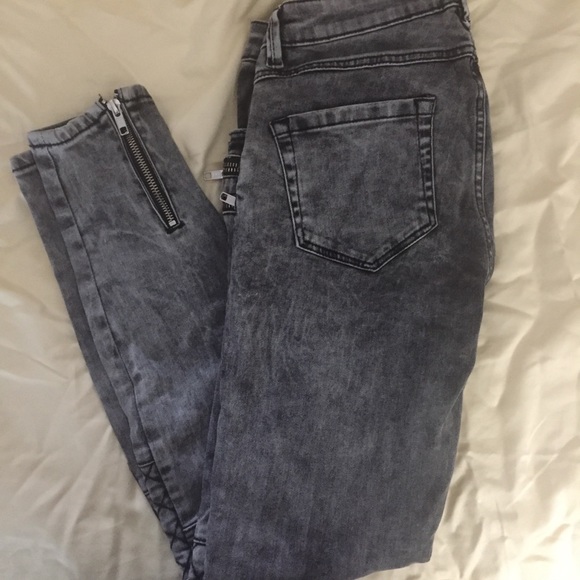 Zara Jeans with Zips - Picture 5 of 5
